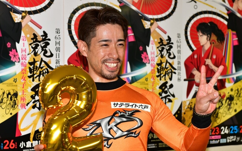 新山響平とは？「ヒゲ面画像」②