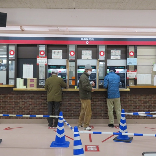 久留米競輪場「券売機前」