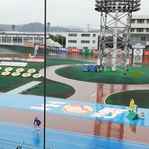 玉野競輪場バンク内画像